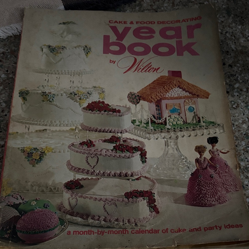 vintage Wilton Cake & Food Decorating Year Book.